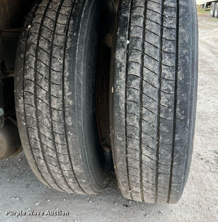 image for item HF9997 2005 Utility VS2R  refrigerated van trailer