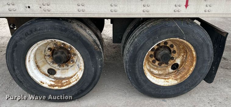 image for item HF9997 2005 Utility VS2R  refrigerated van trailer