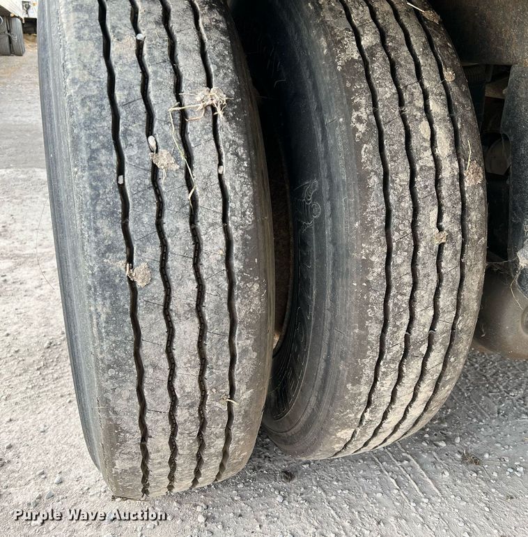 image for item HF9997 2005 Utility VS2R  refrigerated van trailer