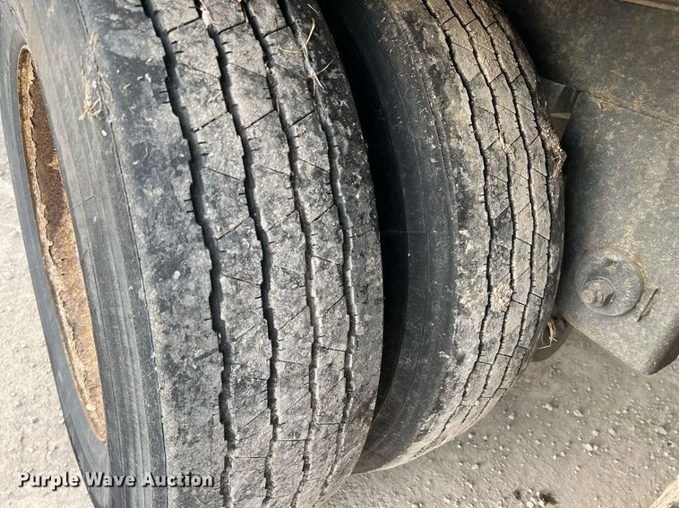 image for item HF9997 2005 Utility VS2R  refrigerated van trailer