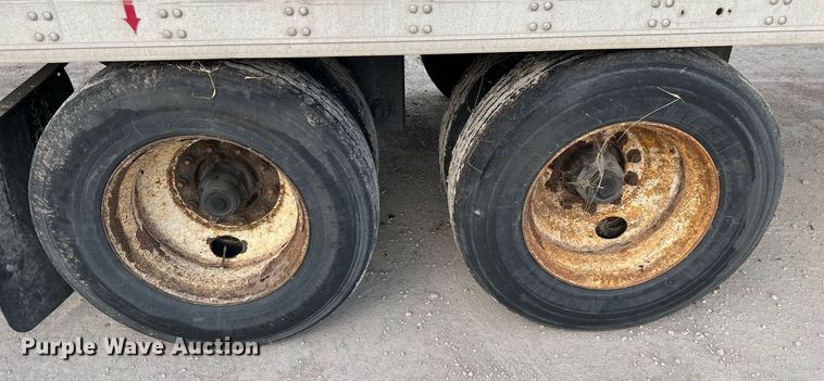 image for item HF9997 2005 Utility VS2R  refrigerated van trailer