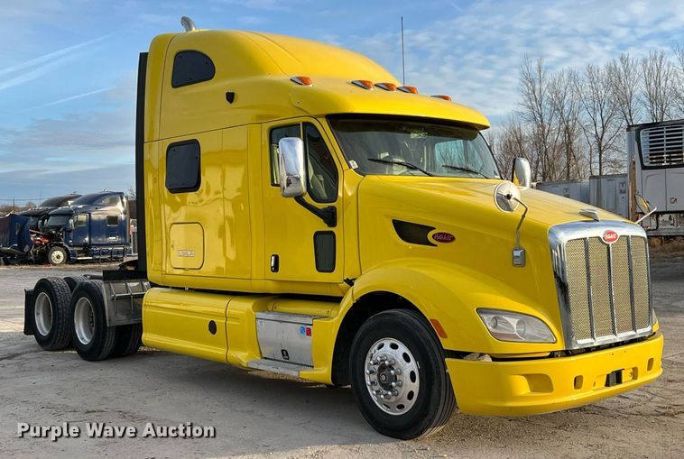 image for item HF9999 2015 Peterbilt  587 semi truck