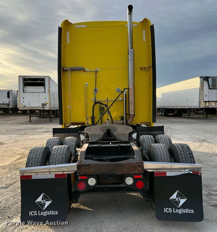 image for item HF9999 2015 Peterbilt  587 semi truck