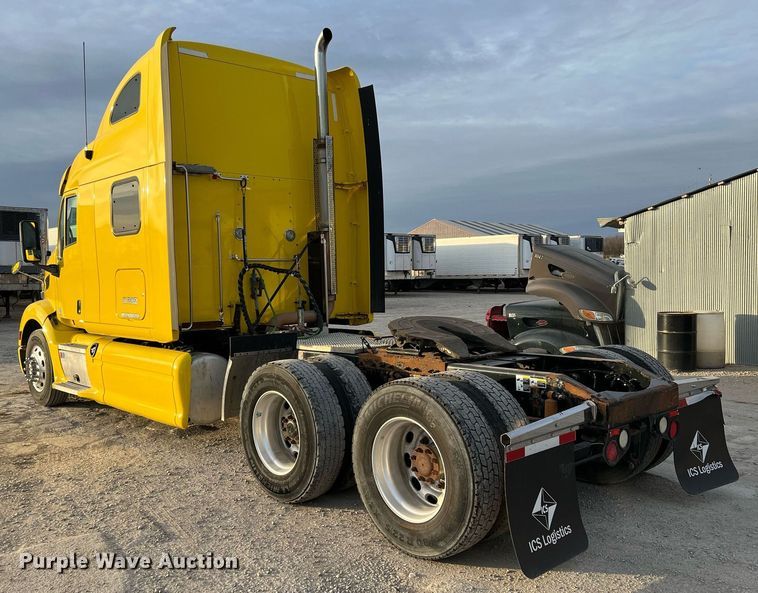 image for item HF9999 2015 Peterbilt  587 semi truck
