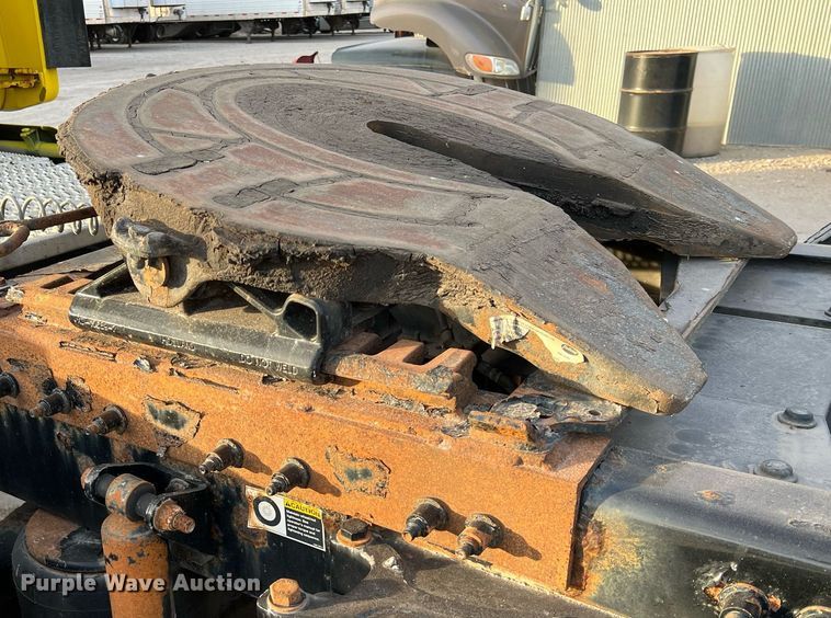 image for item HF9999 2015 Peterbilt  587 semi truck