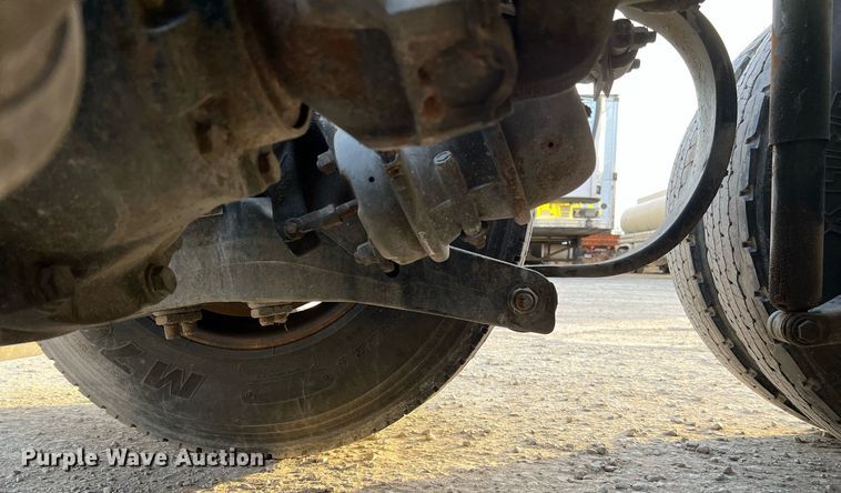 image for item HF9999 2015 Peterbilt  587 semi truck