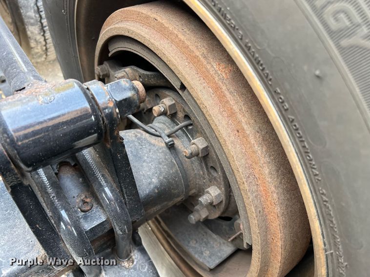 image for item HF9999 2015 Peterbilt  587 semi truck