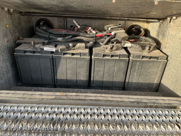 image for item HF9999 2015 Peterbilt  587 semi truck