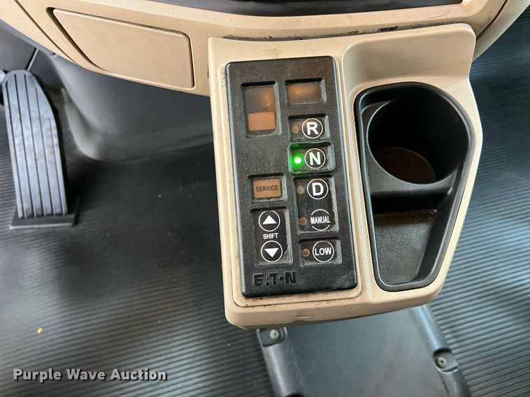 image for item HF9999 2015 Peterbilt  587 semi truck