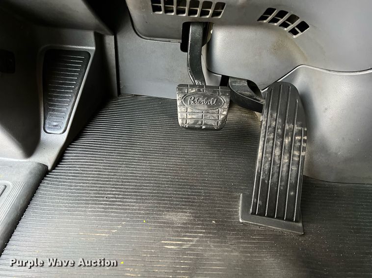 image for item HF9999 2015 Peterbilt  587 semi truck