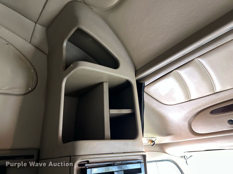 image for item HF9999 2015 Peterbilt  587 semi truck