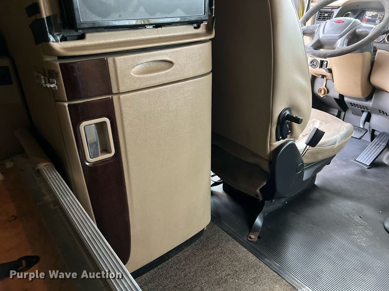 image for item HF9999 2015 Peterbilt  587 semi truck