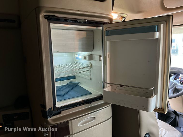 image for item HF9999 2015 Peterbilt  587 semi truck