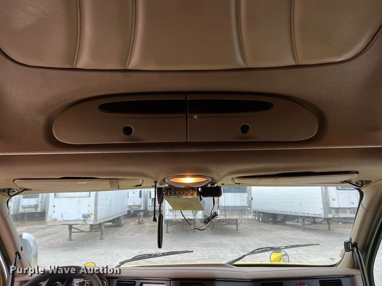 image for item HF9999 2015 Peterbilt  587 semi truck