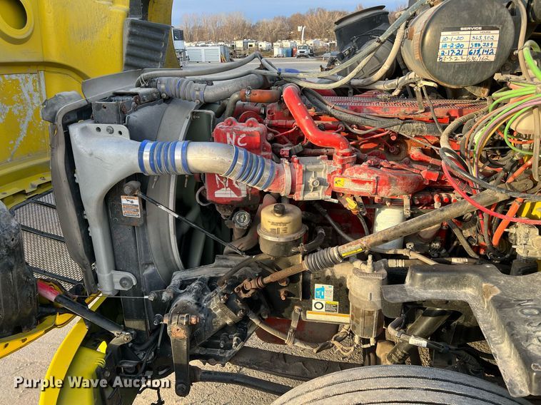 image for item HF9999 2015 Peterbilt  587 semi truck