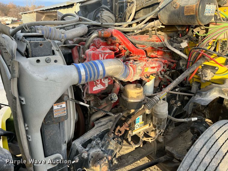 image for item HF9999 2015 Peterbilt  587 semi truck