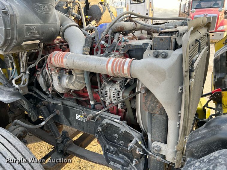 image for item HF9999 2015 Peterbilt  587 semi truck
