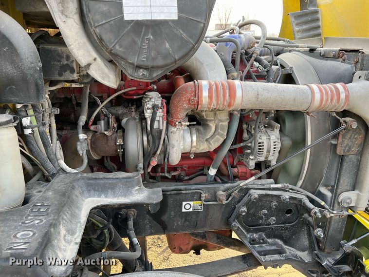 image for item HF9999 2015 Peterbilt  587 semi truck