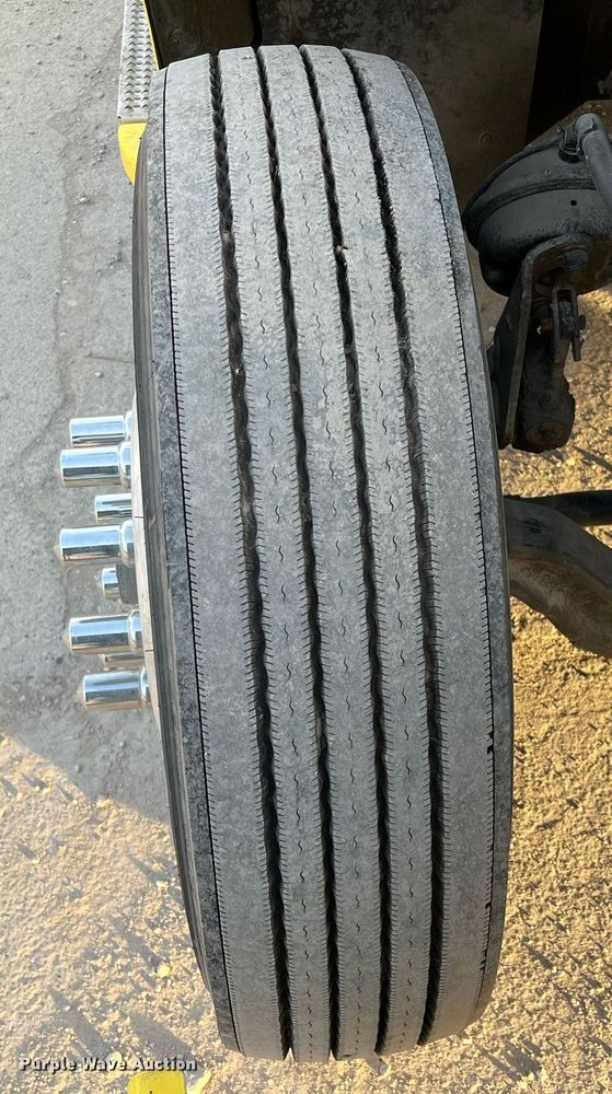 image for item HF9999 2015 Peterbilt  587 semi truck