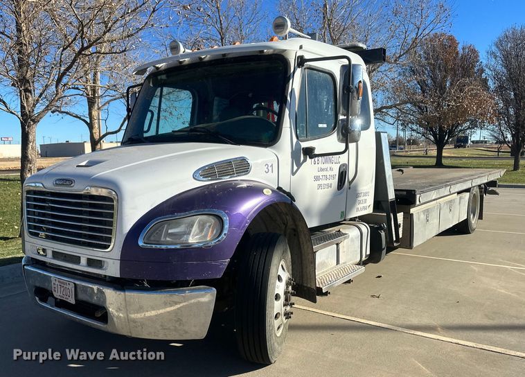 image for item IU9243 2018 Freightliner  rollback truck