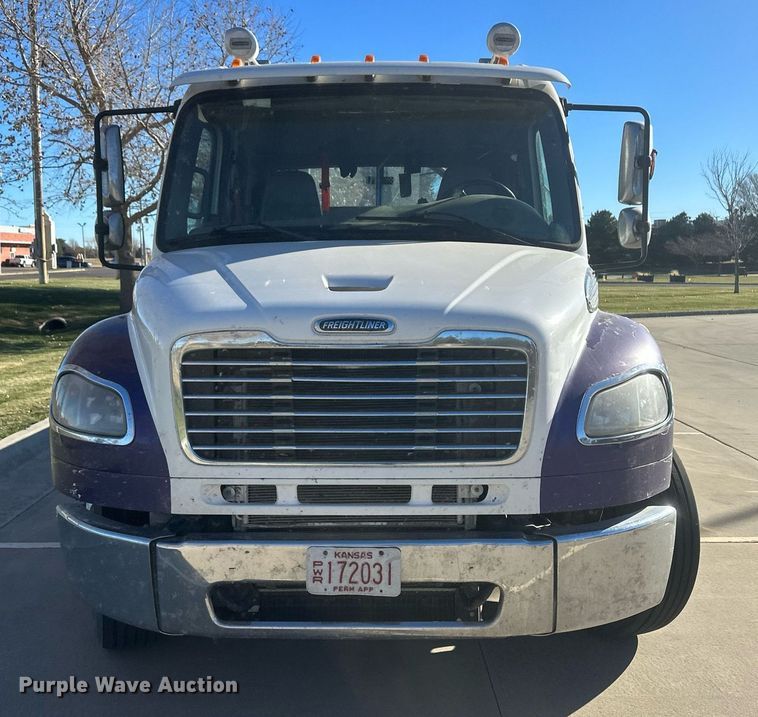 image for item IU9243 2018 Freightliner  rollback truck