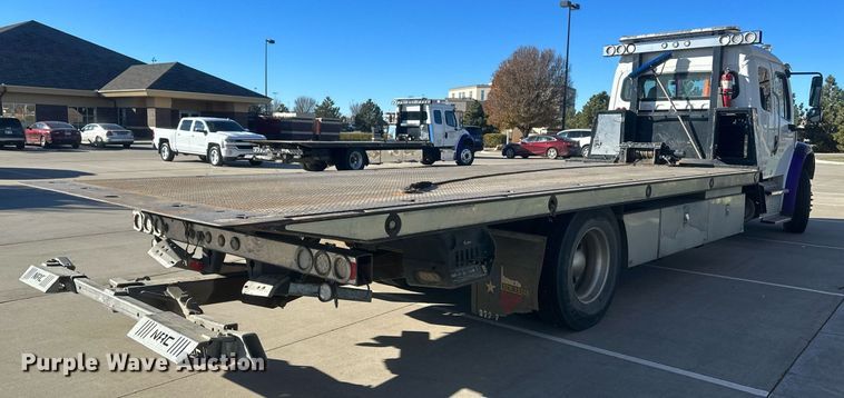 image for item IU9243 2018 Freightliner  rollback truck