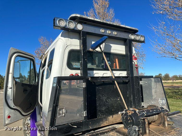 image for item IU9243 2018 Freightliner  rollback truck