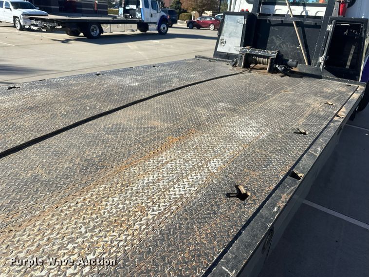 image for item IU9243 2018 Freightliner  rollback truck