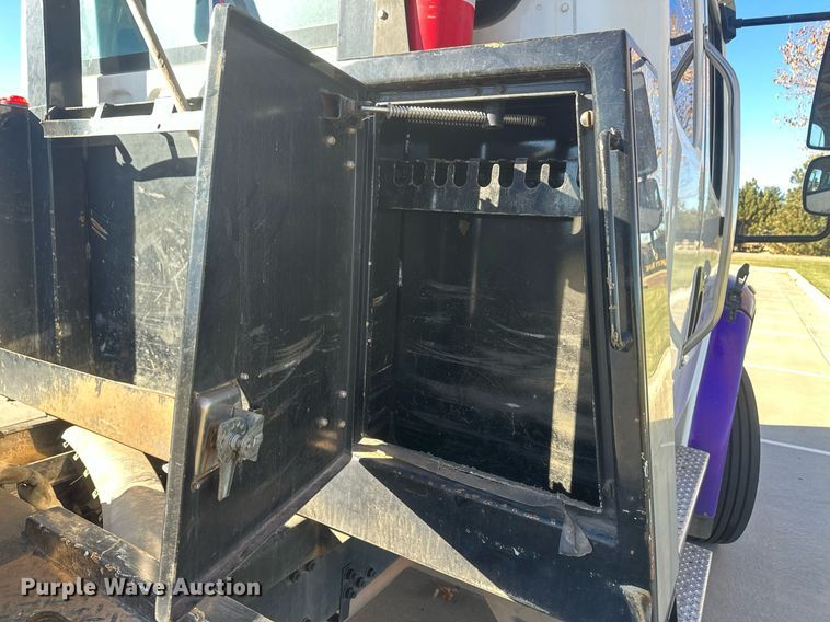 image for item IU9243 2018 Freightliner  rollback truck