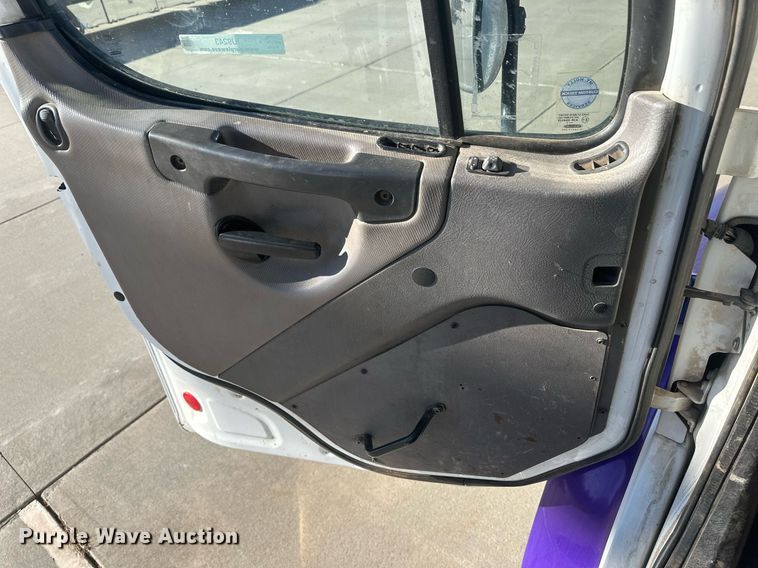 image for item IU9243 2018 Freightliner  rollback truck