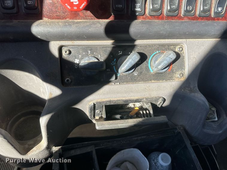 image for item IU9243 2018 Freightliner  rollback truck