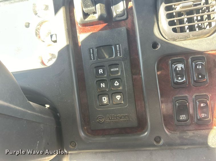 image for item IU9243 2018 Freightliner  rollback truck