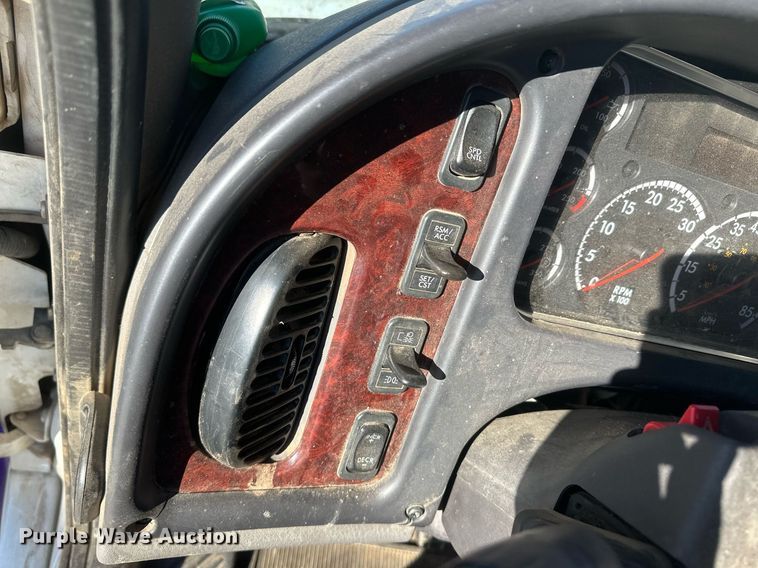 image for item IU9243 2018 Freightliner  rollback truck