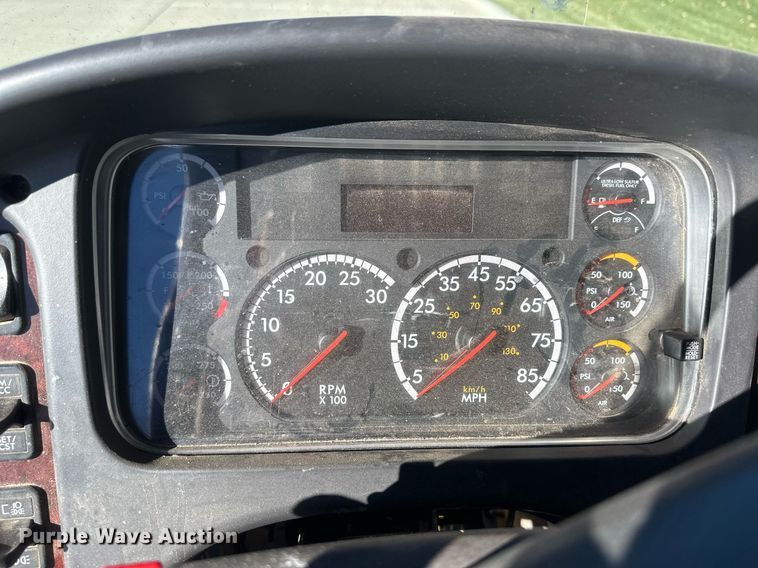 image for item IU9243 2018 Freightliner  rollback truck