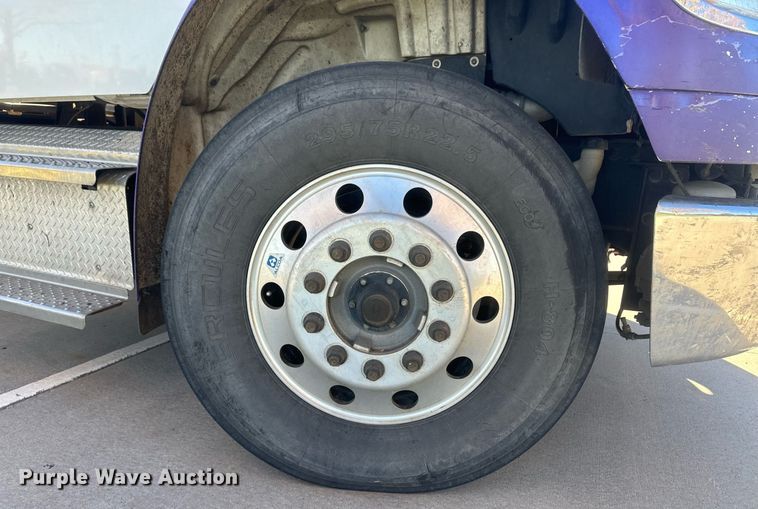 image for item IU9243 2018 Freightliner  rollback truck