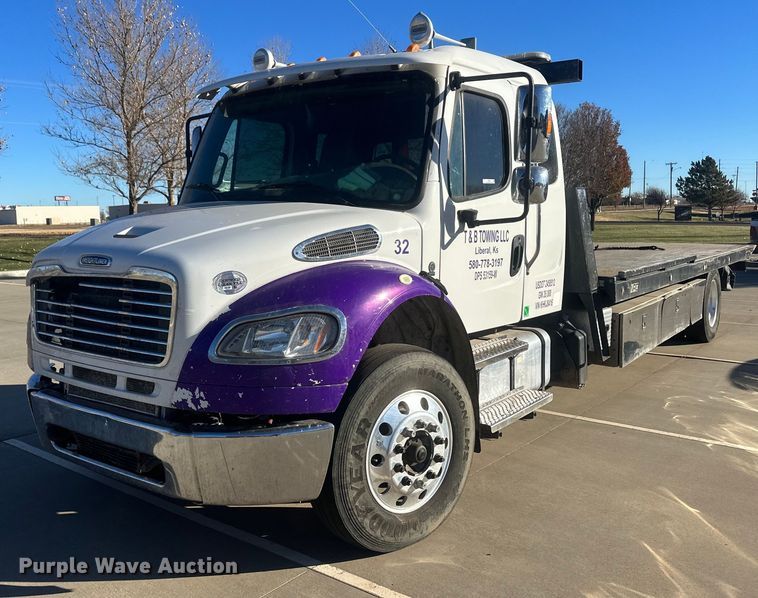 image for item IU9244 2019 Freightliner  rollback truck