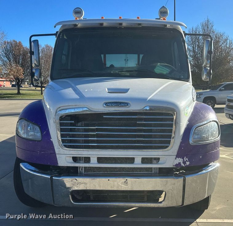 image for item IU9244 2019 Freightliner  rollback truck