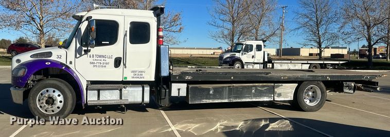 image for item IU9244 2019 Freightliner  rollback truck