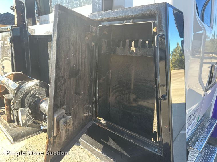 image for item IU9244 2019 Freightliner  rollback truck