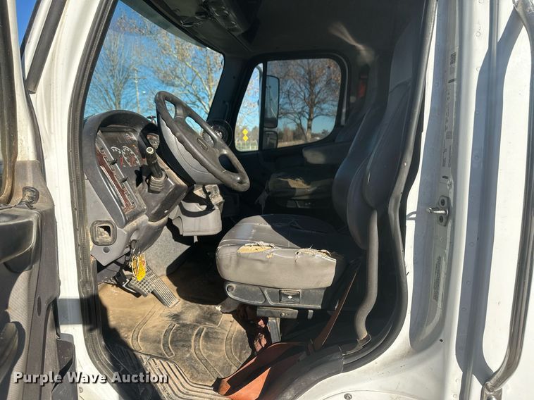 image for item IU9244 2019 Freightliner  rollback truck