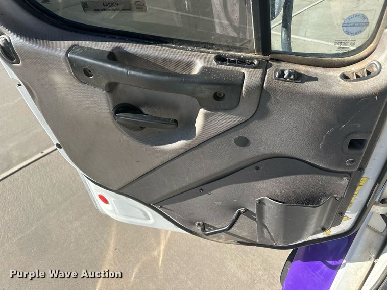 image for item IU9244 2019 Freightliner  rollback truck