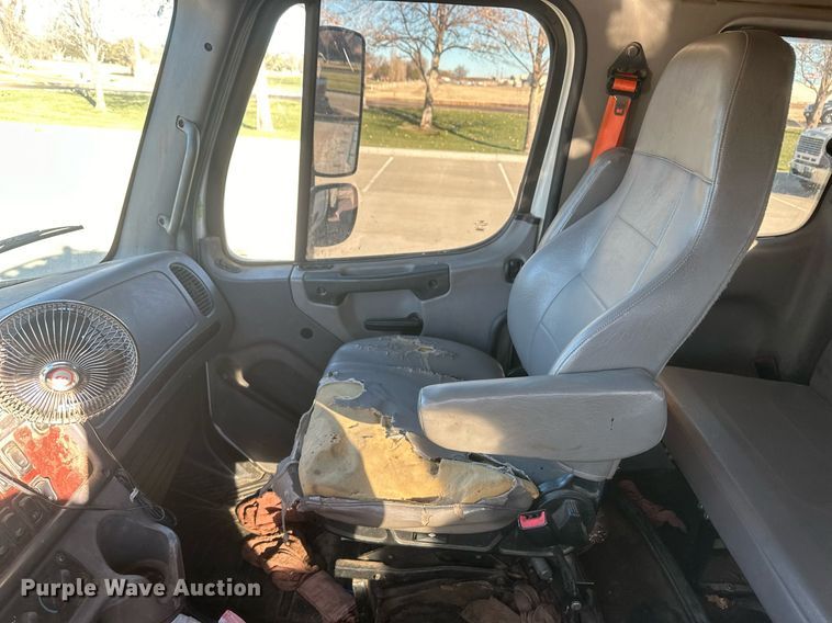 image for item IU9244 2019 Freightliner  rollback truck