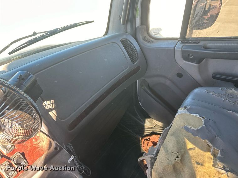 image for item IU9244 2019 Freightliner  rollback truck