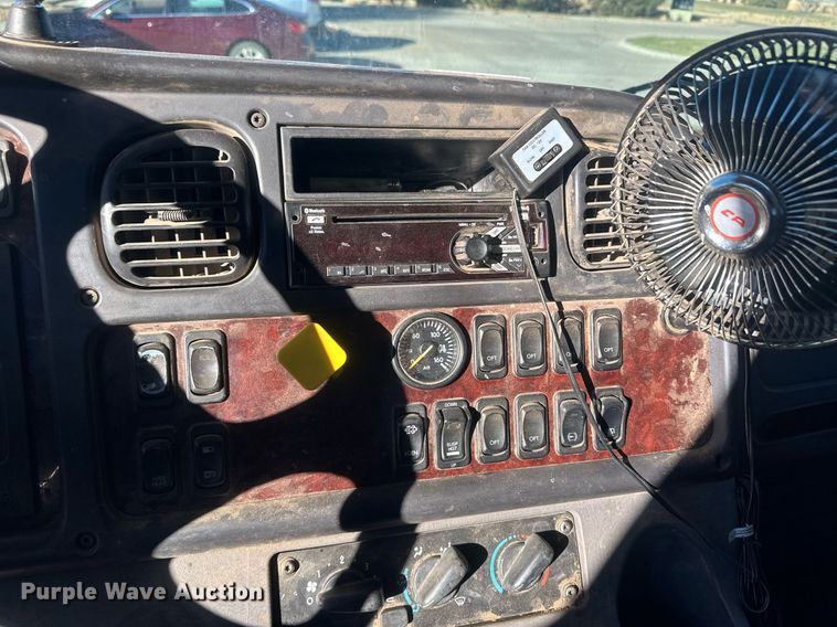 image for item IU9244 2019 Freightliner  rollback truck