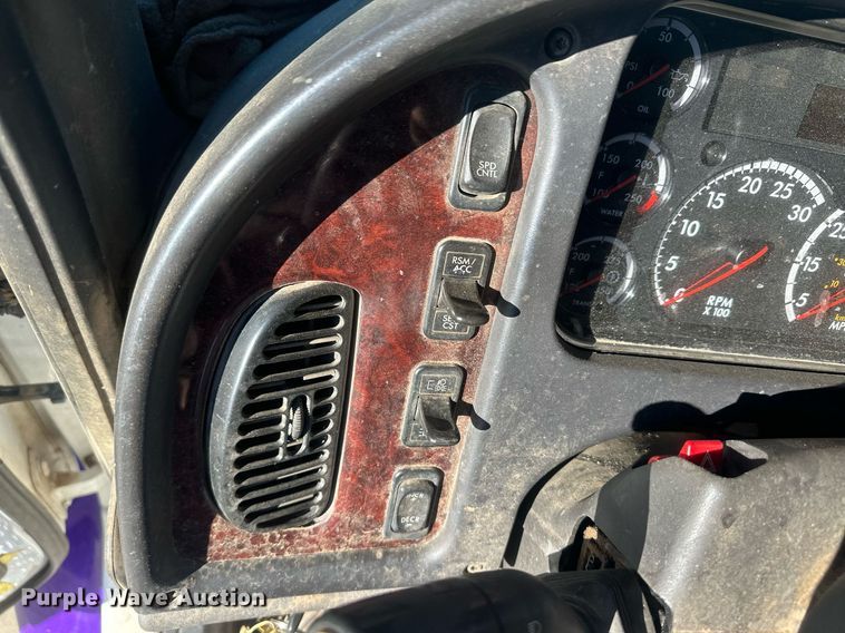 image for item IU9244 2019 Freightliner  rollback truck