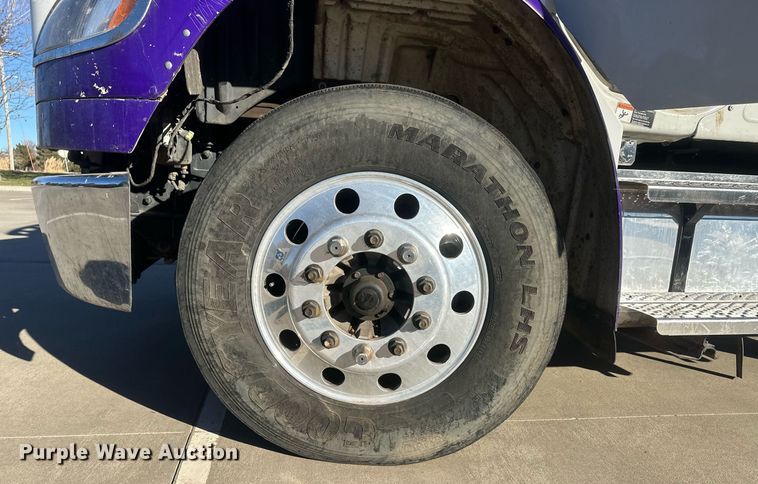 image for item IU9244 2019 Freightliner  rollback truck