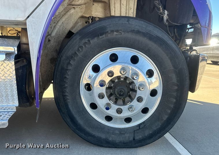 image for item IU9244 2019 Freightliner  rollback truck