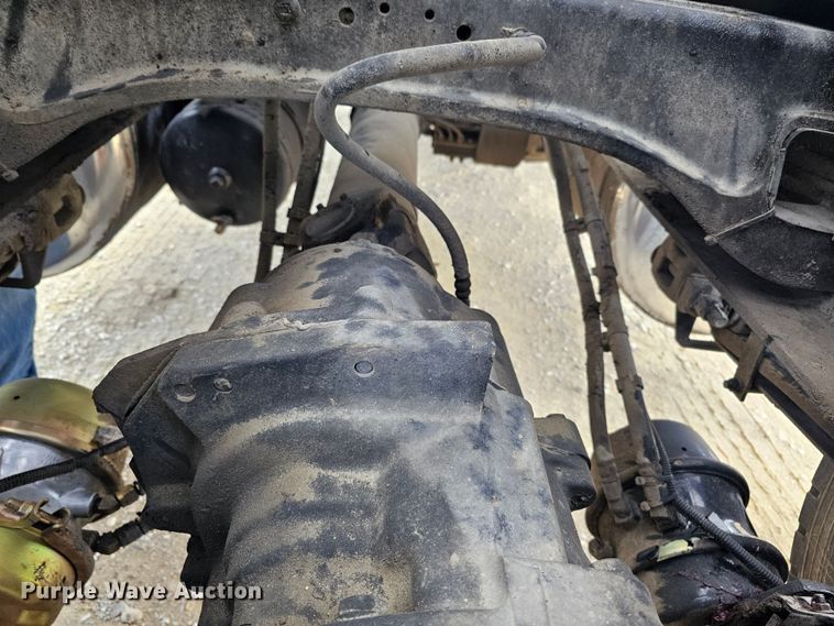 image for item KG9526 2016 Peterbilt 389  semi truck