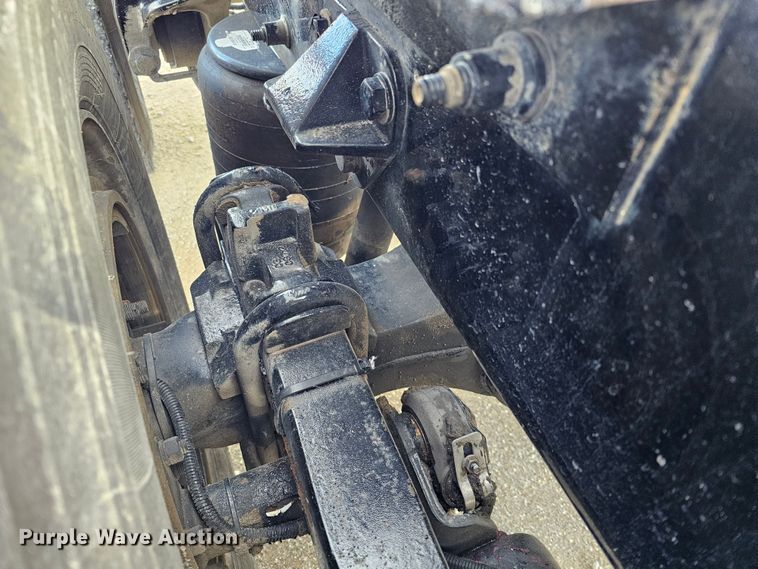 image for item KG9526 2016 Peterbilt 389  semi truck