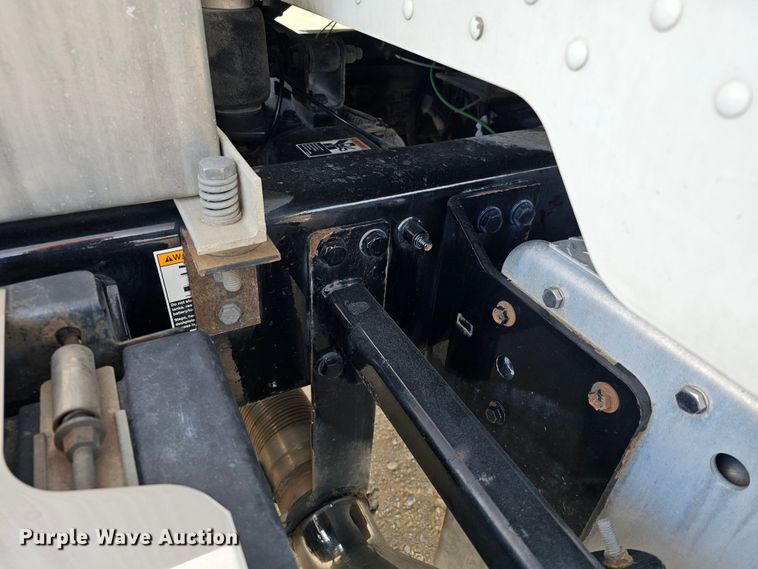 image for item KG9526 2016 Peterbilt 389  semi truck